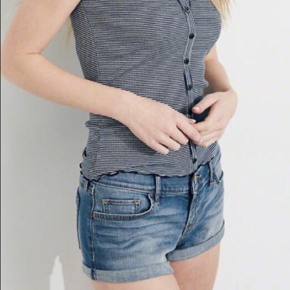 Hollister Female Denim shorts - Picture 4 of 5